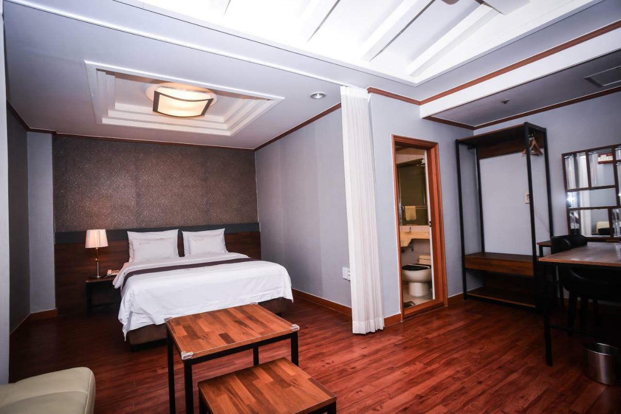 Hotel Noblesse Seoul Exteriör bild